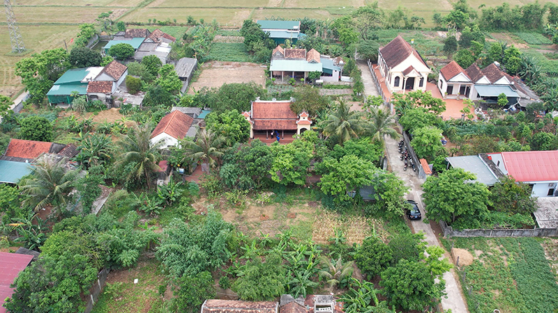 Lễ Thành hầu Nguyễn Hữu Cảnh sinh tại phường Chiêu Tín, huyện Phong Lộc, tỉnh Quảng Bình (nay là xã Vạn Ninh, huyện Quảng Ninh).