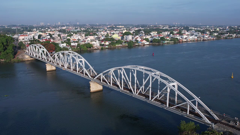 Tại xứ Đồng Nai cùng với việc khai hoang, Thống suất Nguyễn Hữu Cảnh thi hành ngay việc chia ranh, định vùng dựng dinh Trấn Biên (Biên Hòa ngày nay).