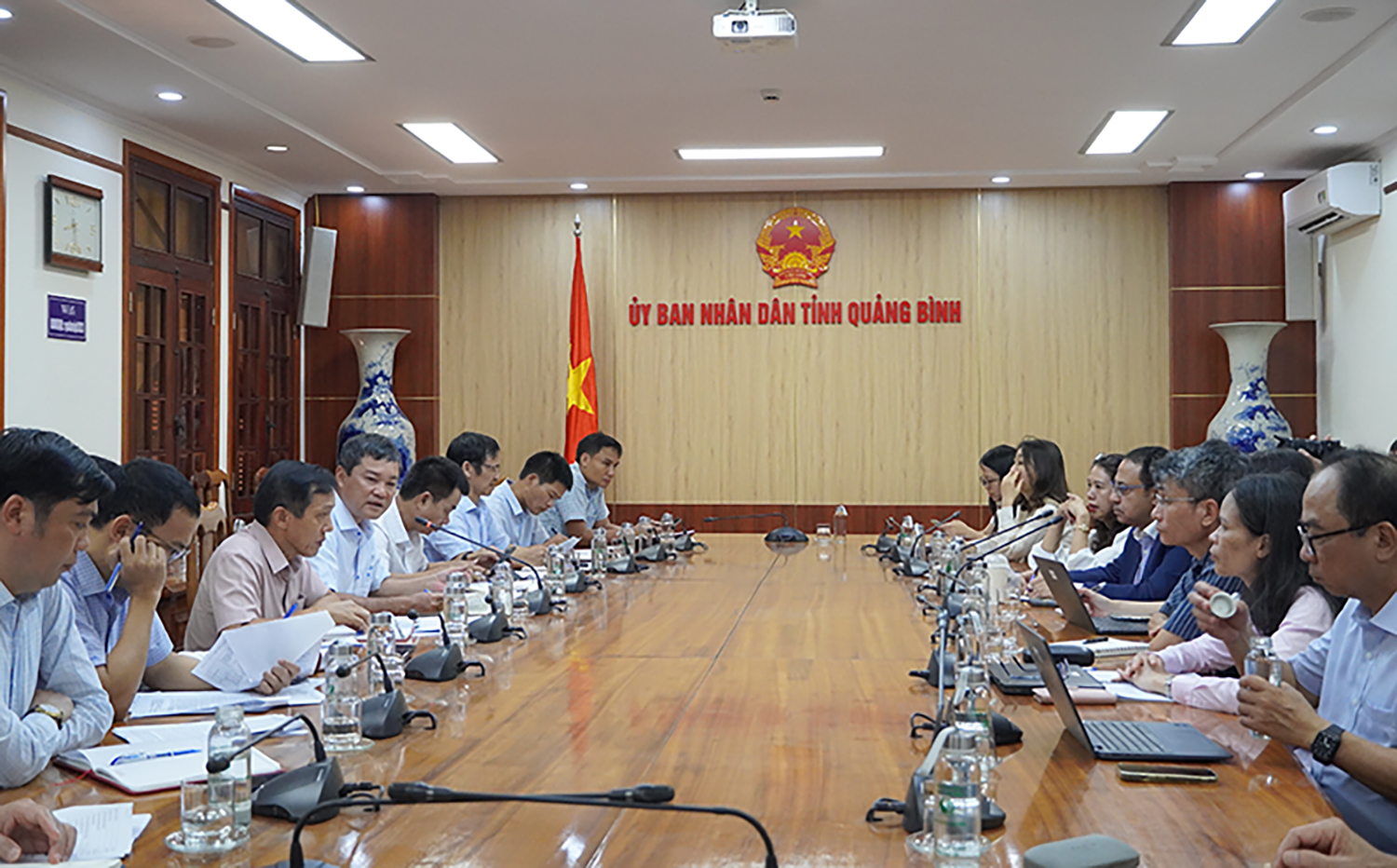 Quang cảnh buổi làm việc.