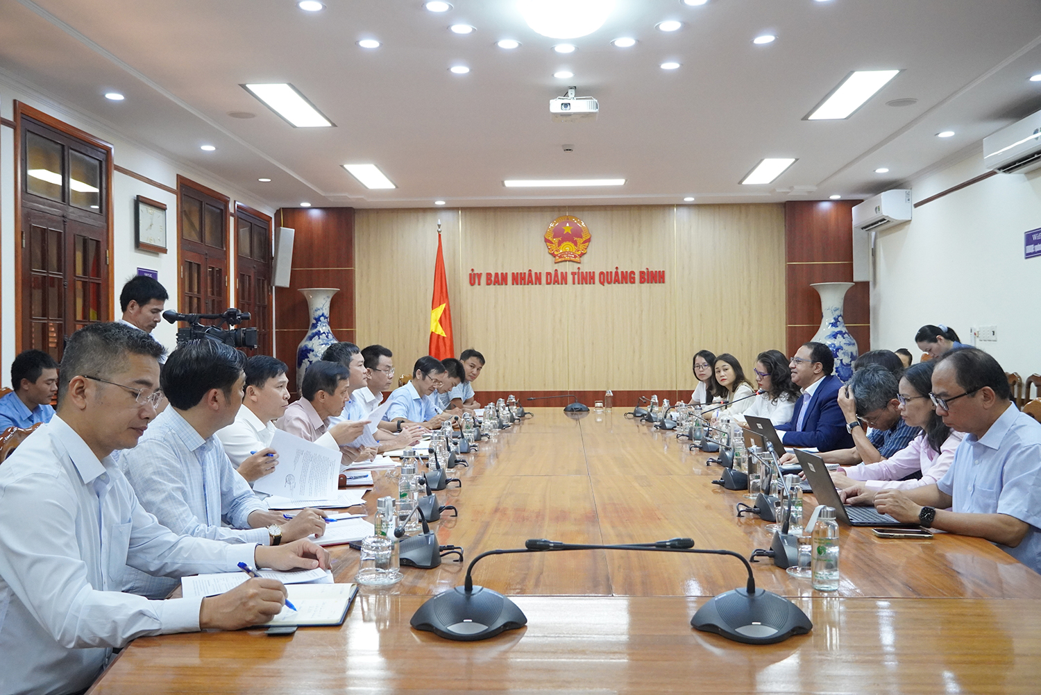 Quang cảnh buổi làm việc.