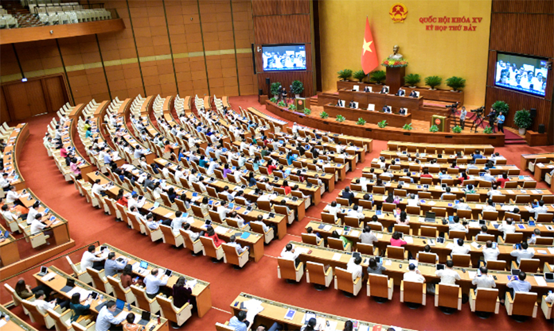 Quang cảnh phiên họp Quốc hội thảo luận về dự thảo Luật Công nghiệp quốc phòng, an ninh và động viên công nghiệp. Ảnh: TTXVN