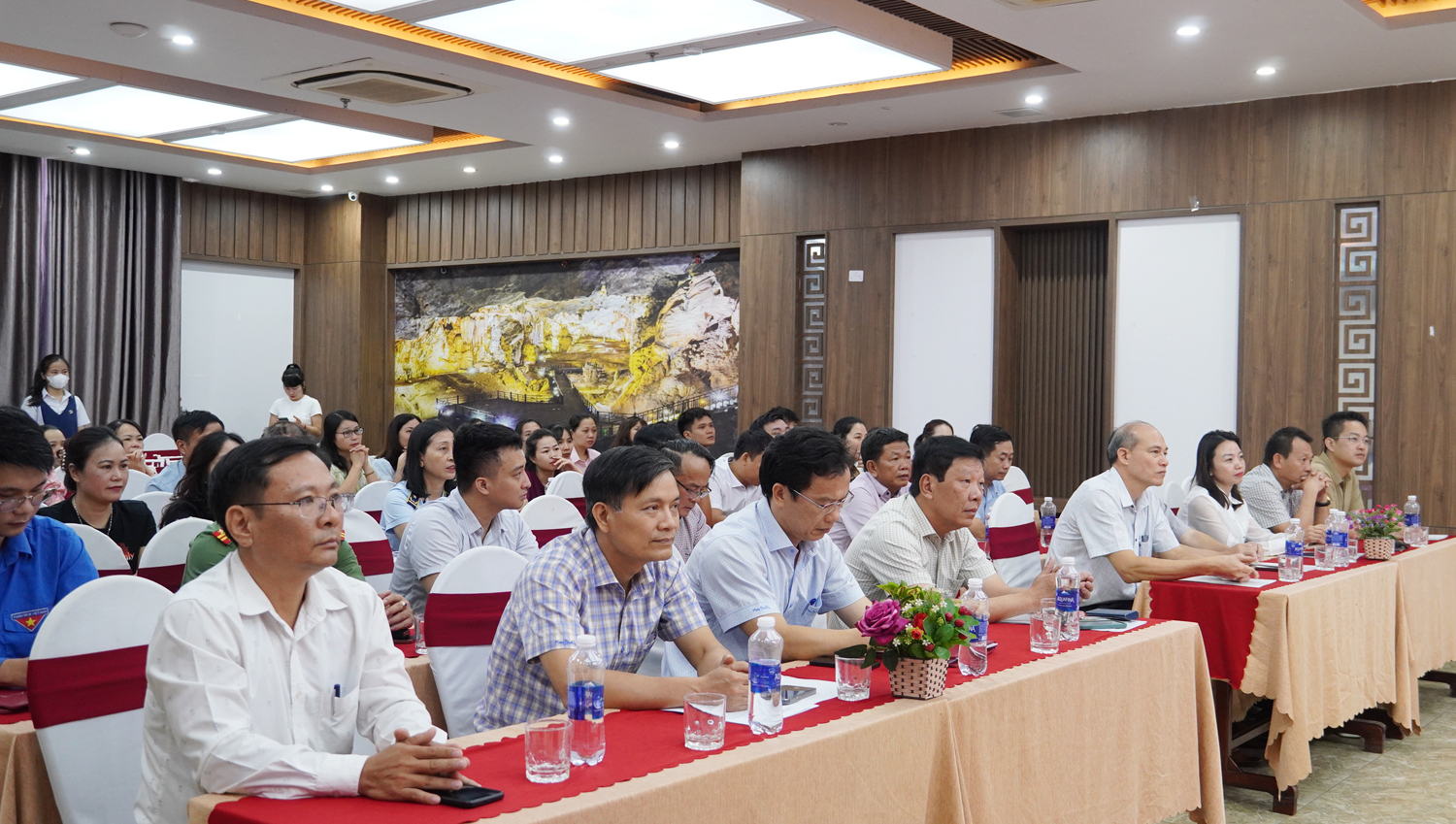 Các đại biểu tham dự lễ mít tinh hưởng ứng Ngày Thế giới không thuốc lá.