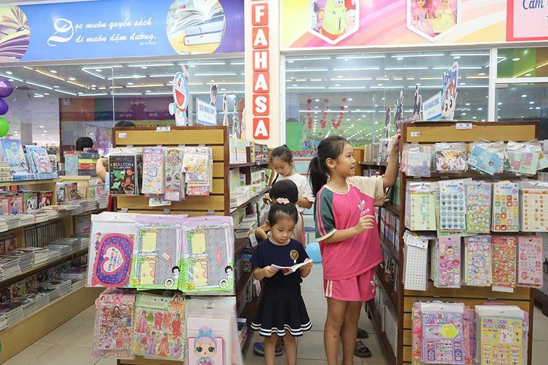  Đợt phát hành sách và các hoạt động phục vụ hè nhằm góp phần mang đến cho các em thiếu nhi một mùa hè bổ ích, vui tươi.