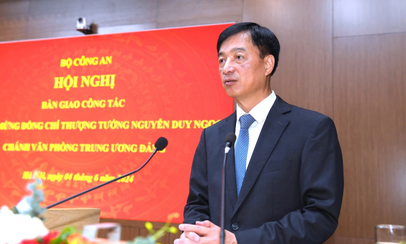 Chánh Văn phòng Trung ương Đảng Nguyễn Duy Ngọc phát biểu tại hội nghị.