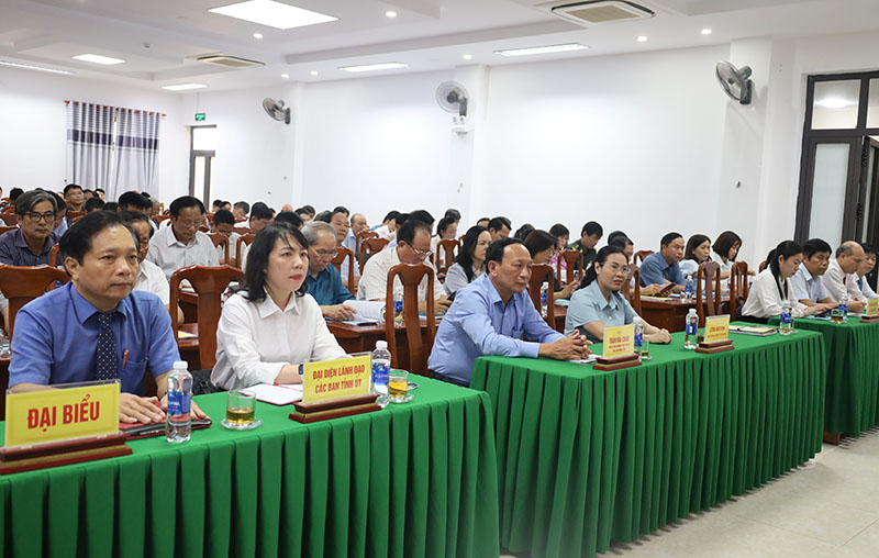  Các đại biểu tham dự hội nghị.