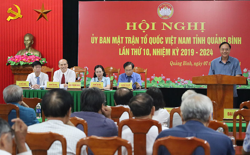 Đại biểu thảo luận tại hội nghị.