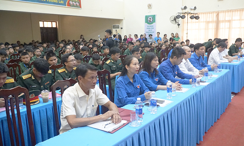 Các đại biểu và học viên tham gia lễ xuất quân.