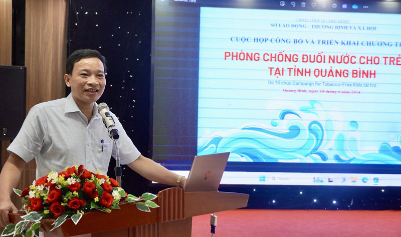 Đại diện lãnh đạo Sở Lao động-Thương binh và Xã hội phát biểu tại cuộc họp.