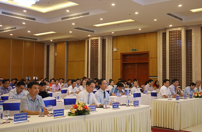 Các đại biểu tham dự chương trình. 