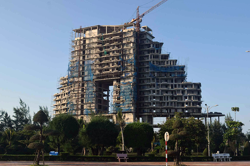 Dự án Khu du lịch sinh thái Sài Gòn-Bảo Ninh của Công ty cổ phần du lịch Sài Gòn-Quảng Bình đã dừng thi công nhiều năm nay. 