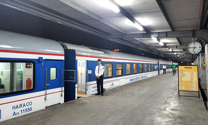 Đường sắt giảm giá vé tàu cho học sinh đi thi.