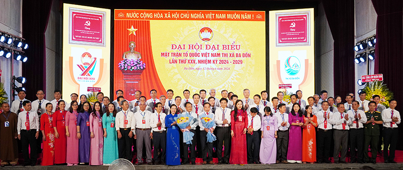Ủy ban MTTQVN TX. Ba Đồn nhiệm kỳ 2024-2029 ra mắt tại đại hội.