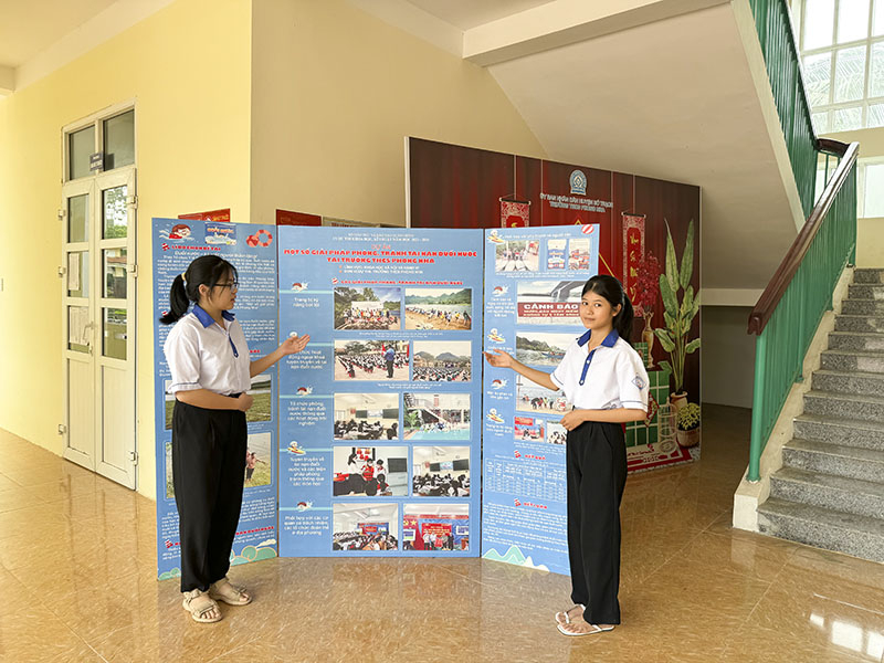 Trần Thị Hoài Sương và Trương Nguyễn Hoàng Anh là  hai gương mặt tiêu biểu trong hoạt động truyền thông phòng chống tai nạn đuối nước của trường.