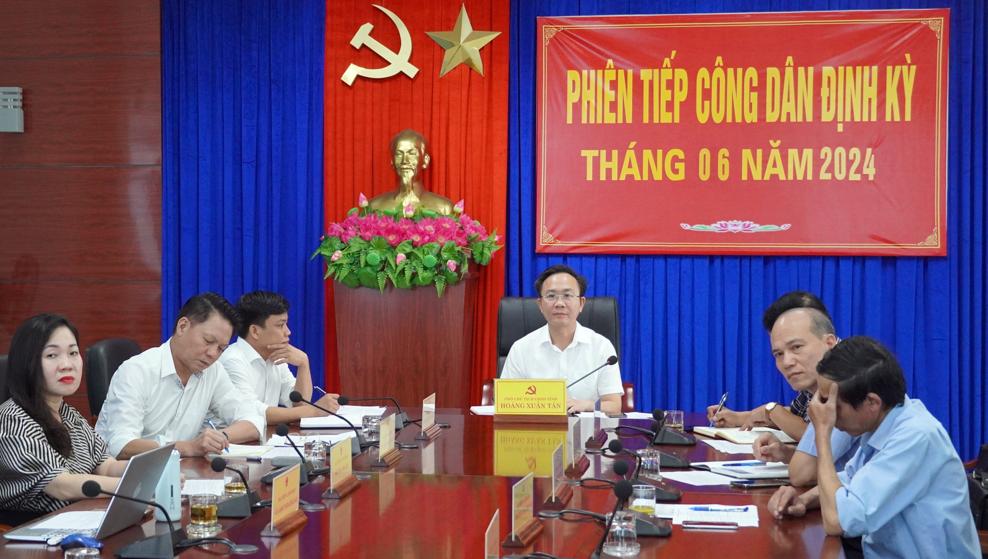Quang cảnh phiên tiếp công dân của lãnh đạo UBND tỉnh
