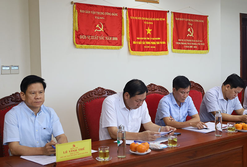  Các đại biểu tham dự buổi làm việc.