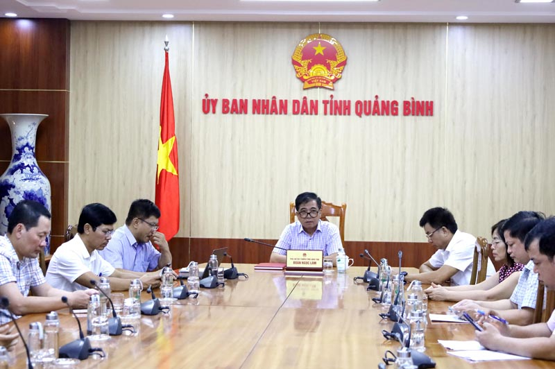 Đồng chí Đoàn Ngọc Lâm, Ủy viên Ban Thường vụ Tỉnh ủy, Phó Chủ tịch Thường trực UBND tỉnh chủ trì tại điểm cầu trực tuyến tỉnh ta. 