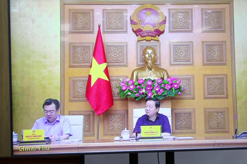 Phó Thủ tướng Chính phủ Trần Hồng Hà chủ trì hội nghị trực tuyến tại điểm cầu chính.