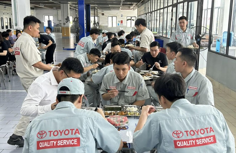 Công ty CP Toyota Quảng Bình tổ chức “Bữa cơm Công đoàn” nhằm tri ân người lao động.