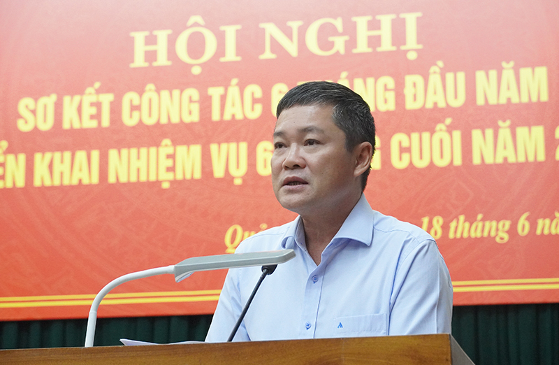 Đồng chí Phó Chủ tịch UBND tỉnh Phan Phong Phú phát biểu kết luận hội nghị.