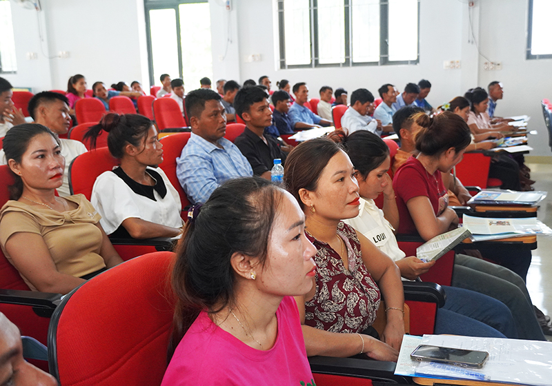 Các đại biểu tham dự hội nghị tuyên truyền.