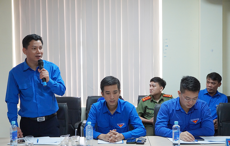 Đại diện lãnh đạo Tỉnh đoàn Nghệ An phát biểu ý kiến tại hội nghị.