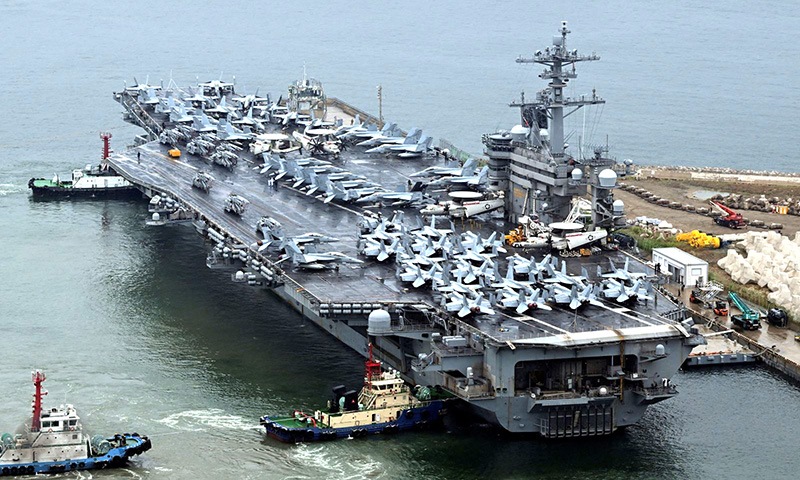 Tàu sân bay USS Theodore Roosevelt của Mỹ cập cảng ở thành phố Busan, Đông Nam Hàn Quốc, ngày 22/6/2024. Ảnh: Reuters
