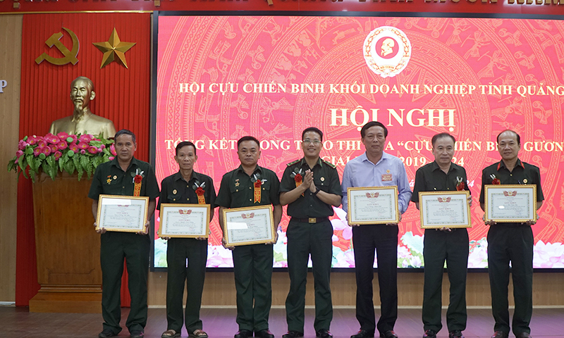 ội CCB Khối Doanh nghiệp tỉnh tặng giấy khen cho các tập thể có thành tích xuất sắc trong phong trào thi đua “CCB gương mẫu” giai đoạn 2019-2024.