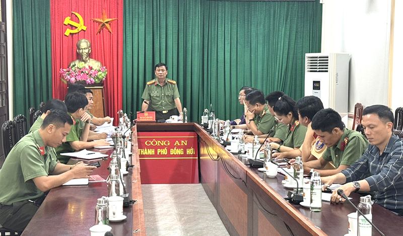 Kiểm tra công tác chuẩn bị lễ ra mắt lực lượng tham gia bảo vệ ANTT ở cơ sở tại Công an TP. Đồng Hới.