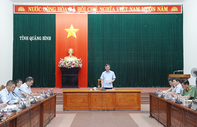 Đồng chí Chủ tịch UBND tỉnh Trần Thắng phát biểu chỉ đạo tại cuộc họp.