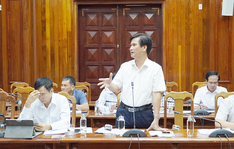 Lãnh đạo UBND huyện Lệ Thủy nêu lên những vướng mắc hiện nay của địa phương trong công tác bồi thường, giải phóng mặt bằng.