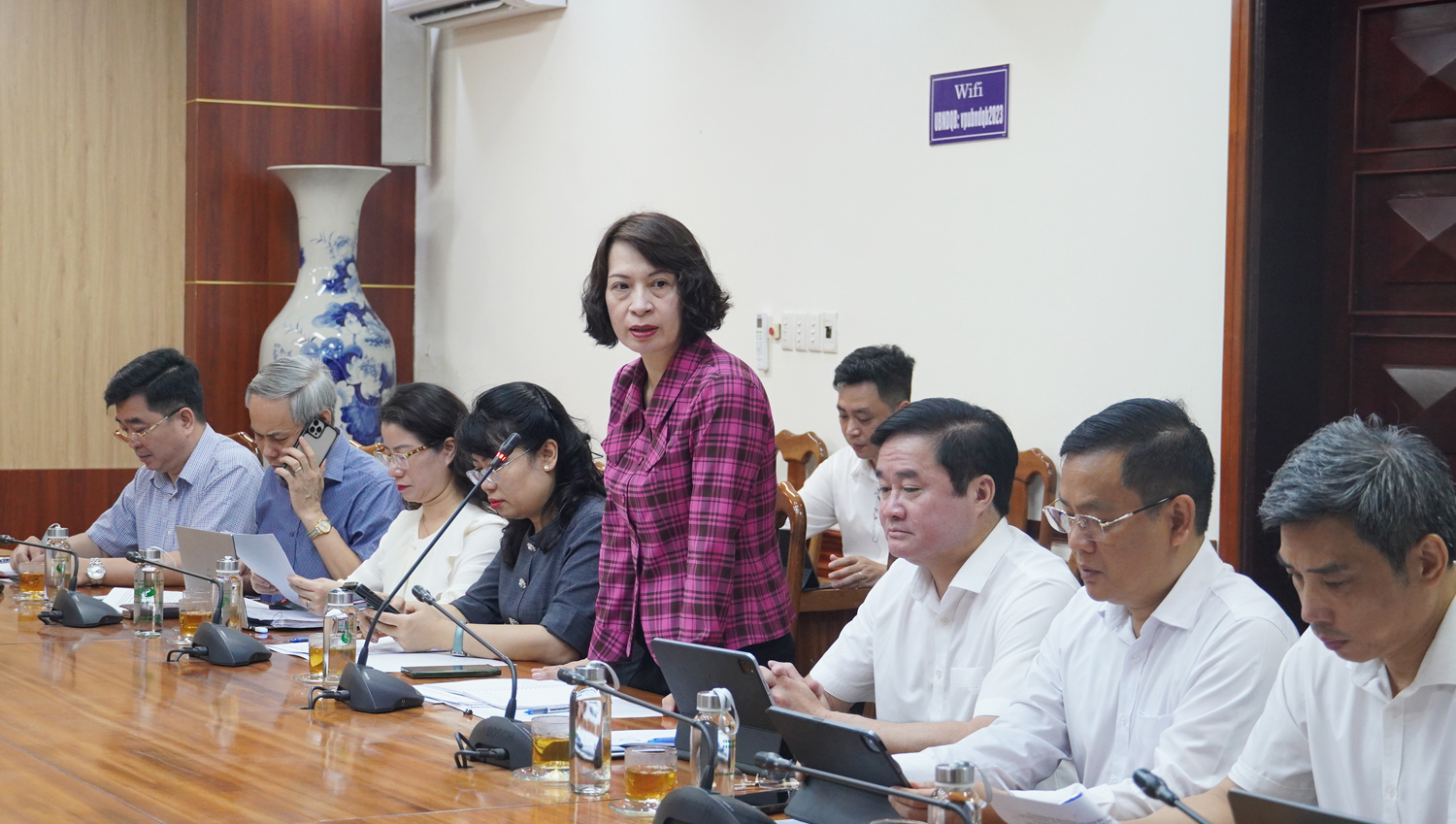 Thứ trưởng Bộ Y tế Nguyễn Thị Liên Hương phát biểu tại buổi làm việc.