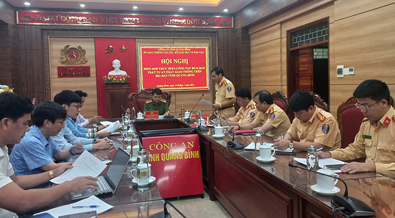 Công an tỉnh và các sở: Giáo dục-Đào tạo, Giao thông vận tải tổ chức hội nghị phối hợp thực hiện công tác bảo đảm trật tự an toàn giao thông.