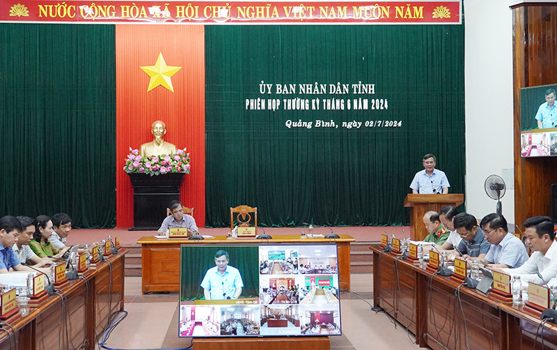 Đồng chí Chủ tịch UBND tỉnh Trần Thắng phát biểu chỉ đạo tại phiên họp.