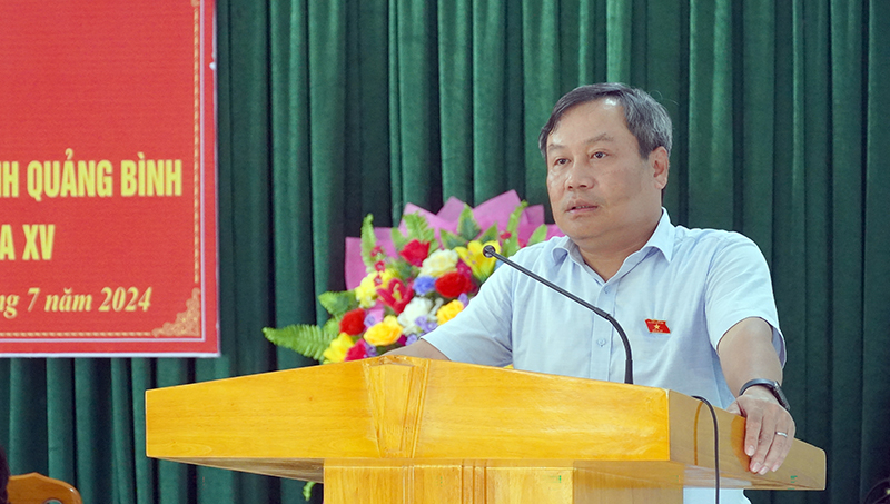 Đồng chí Bí thư Tỉnh ủy, Trưởng đoàn ĐBQH tỉnh Vũ Đại Thắng phát biểu tại hội nghị