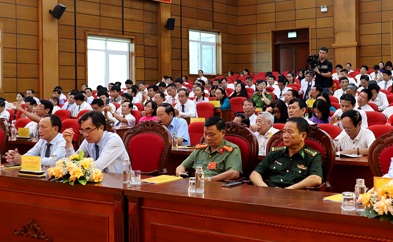 Các đồng chí lãnh đạo tỉnh tham dự đại hội