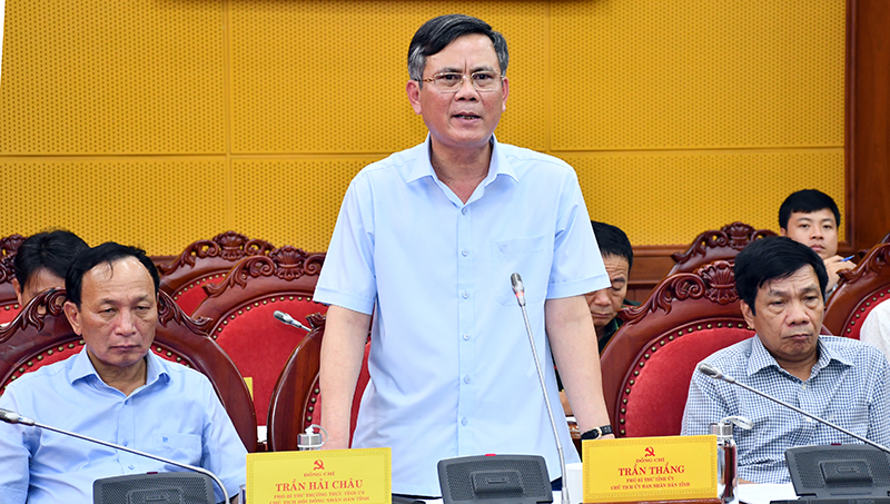Đồng chí Chủ tịch UBND tỉnh Trần Thắng làm rõ thêm các nội dung yêu cầu của đoàn công tác