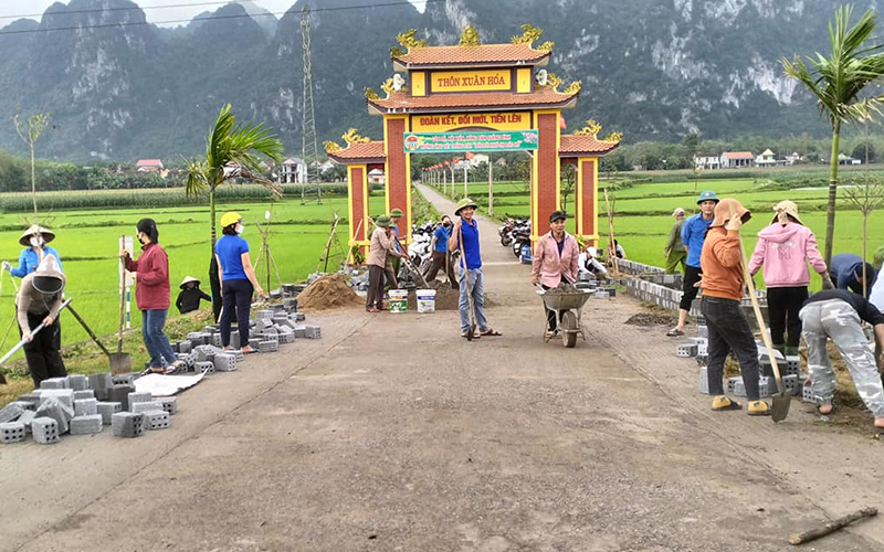 Tuổi trẻ Tuyên Hóa chung tay xây dựng nông thôn mới.