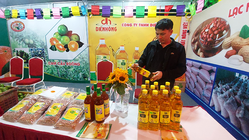 Huyện Minh Hóa đồng hành, hỗ trợ doanh nghiệp, cơ sở sản xuất trong các hoạt động xúc tiến thương mại.  
