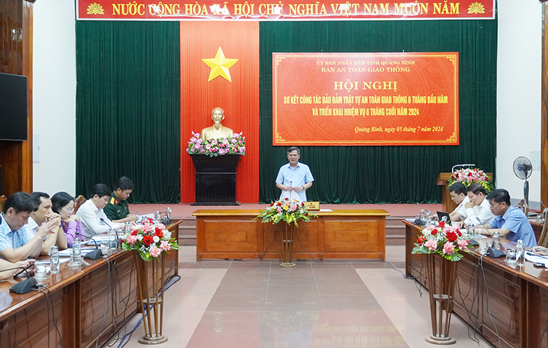 Đồng chí Trần Thắng, Phó bí thư Tỉnh ủy, Chủ tịch UBND tỉnh, Trưởng Ban ATGT tỉnh chủ trì hội nghị.