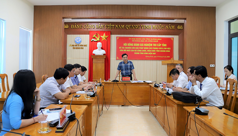 Giám đốc Sở Khoa học và Công nghệ Nguyễn Trần Quang, Chủ tịch Hội đồng Khoa học nghiệm thu nhiệm vụ chủ trì hội nghị.