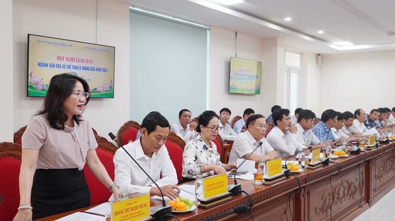 Các đại biểu phát biểu tại hội nghị.