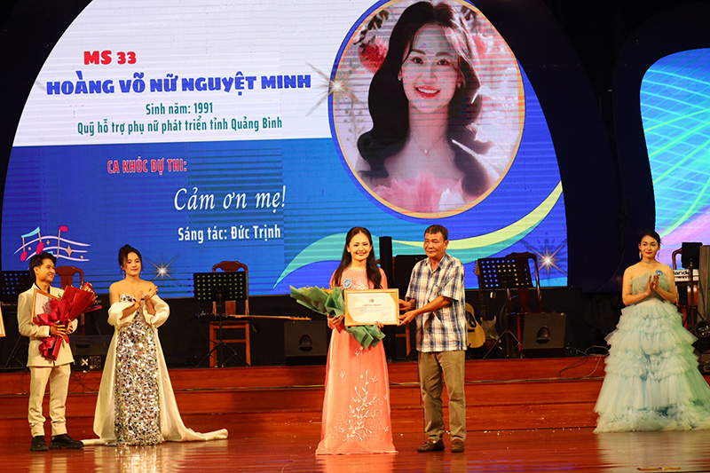 Giải thí sinh trình diễn xuất sắc dòng nhạc thính phòng thuộc về thí sinh Hoàng Võ Nữ Nguyệt Minh.