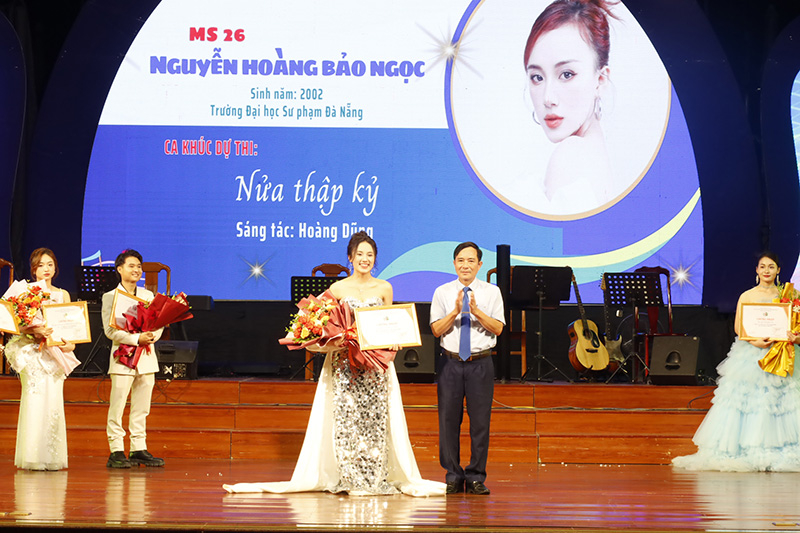Giải á quân 1 thuộc về thí sinh Nguyễn Hoàng Bảo Ngọc