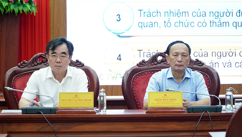 Các đồng chí Phó trưởng Ban Chỉ đạo PCTN,TC tỉnh Trần Hải Châu và Nguyễn Lương Bình chủ trì hội nghị tại điểm cầu Quảng Bình