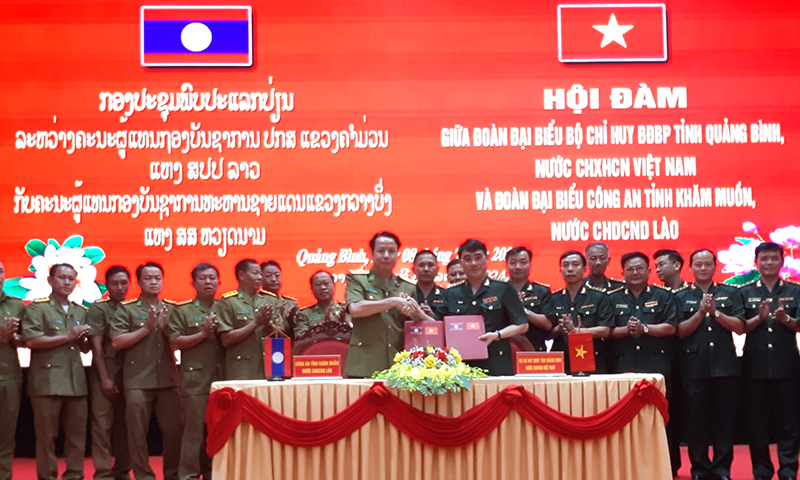 Đại diện lãnh đạo hai đơn vị ký kết biên bản ghi nhớ tại buổi hội đàm.