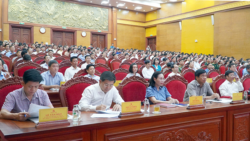 Các đồng chí lãnh đạo tỉnh dự hội nghị