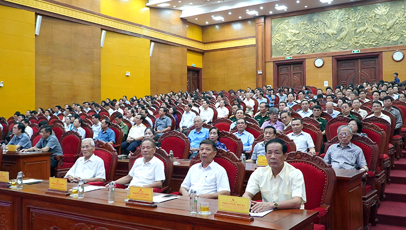 Các đồng chí nguyên lãnh đạo tỉnh dự hội nghị