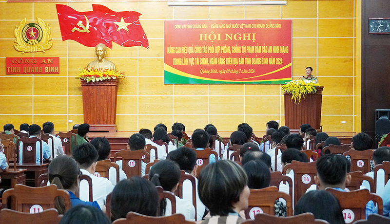 Toàn cảnh hội nghị.