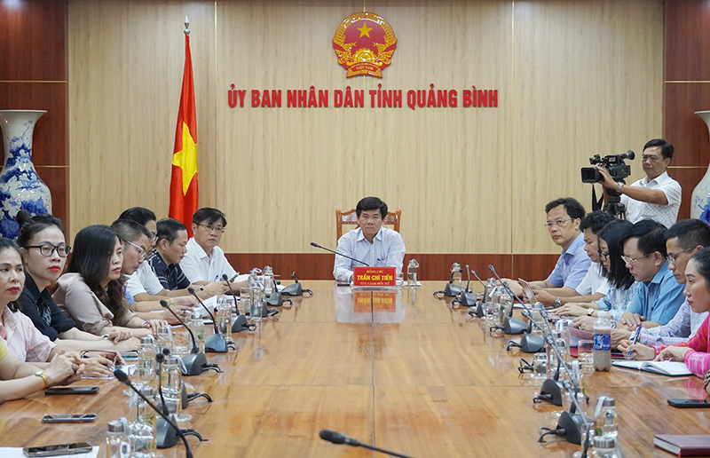 Đồng chí Giám đốc Sở Tư pháp Trần Chí Tiến chủ trì tại điểm cầu Quảng Bình.