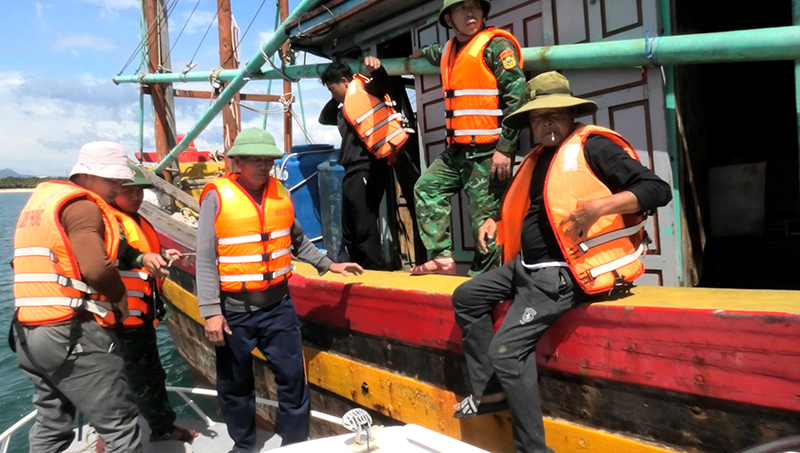 Ngư dân tàu cá bị nạn đầu tháng 6/2024 được Bộ đội Biên phòng hỗ trợ đưa vào bờ